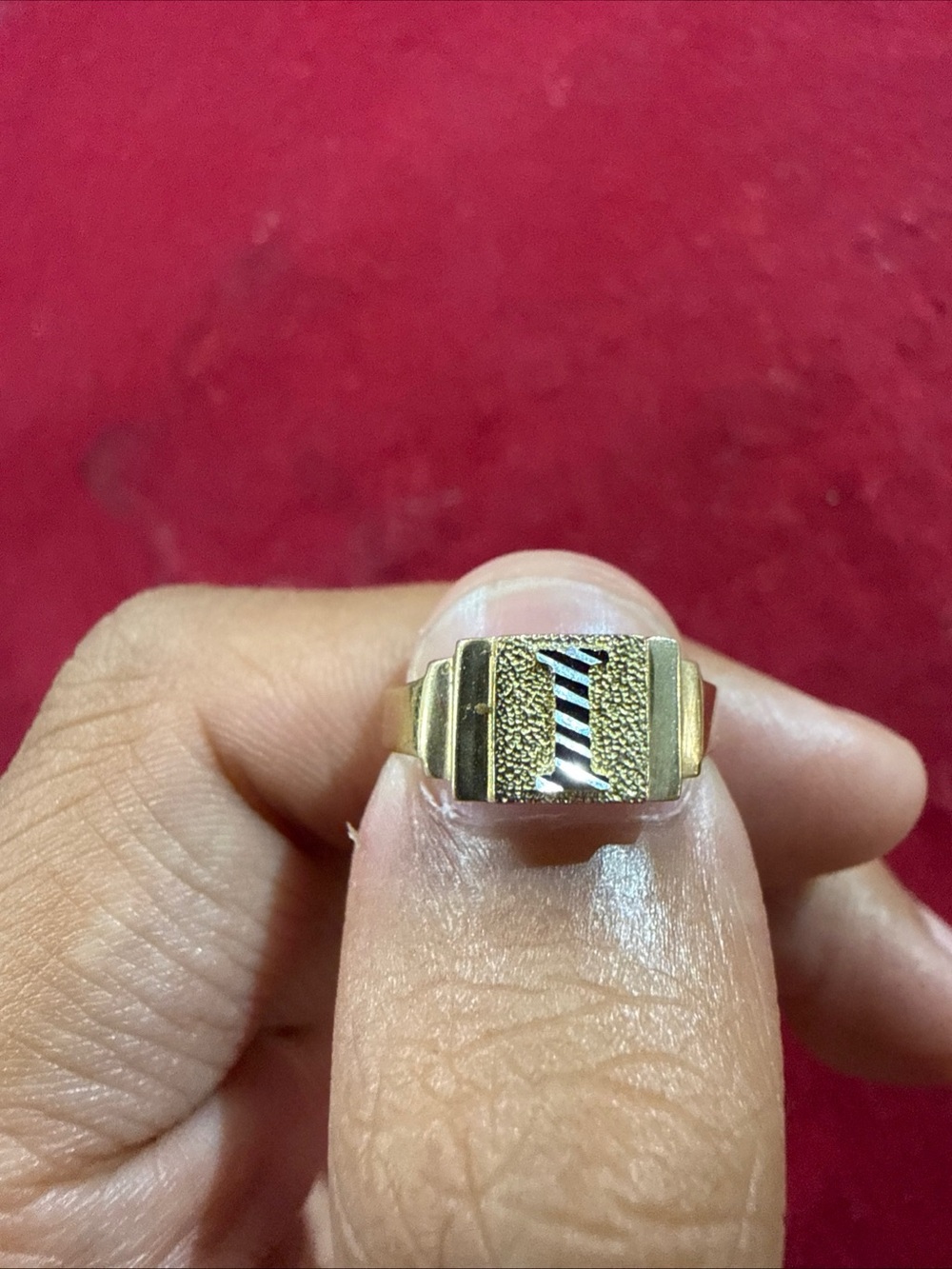 Beautiful 10K yellow gold baby/children’s ring with a classic design.